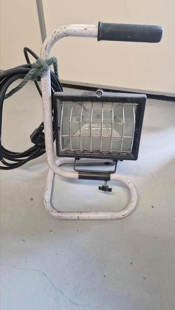 500 watt bouwlamp op standaard. beschikbaar voor biedingen