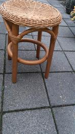 Rotan tafeltje of als krukje te gebruiken, Ophalen, Hout