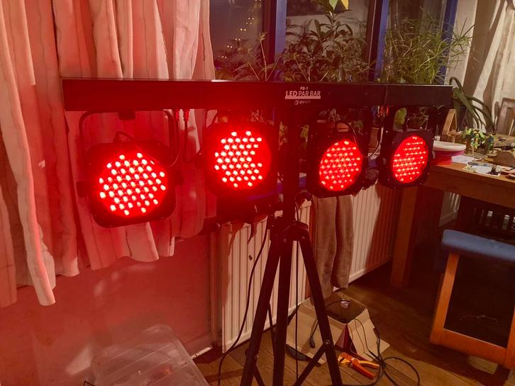 Qtx Light On-1 LED Bar met Voetpedaal, Muziek en Instrumenten, Licht en Laser, Gebruikt, Licht, Kleur, Ophalen of Verzenden