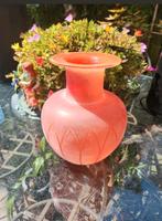 Design Vaas Red Orange Frosted H 25 cm., Huis en Inrichting, Woonaccessoires | Vazen, Ophalen of Verzenden, Glas, Minder dan 50 cm
