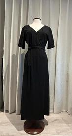 Lady Day: Elegante zwarte jurk - Maat M, Kleding | Dames, Jurken, Zwart, Nieuw, Ophalen of Verzenden, Onder de knie