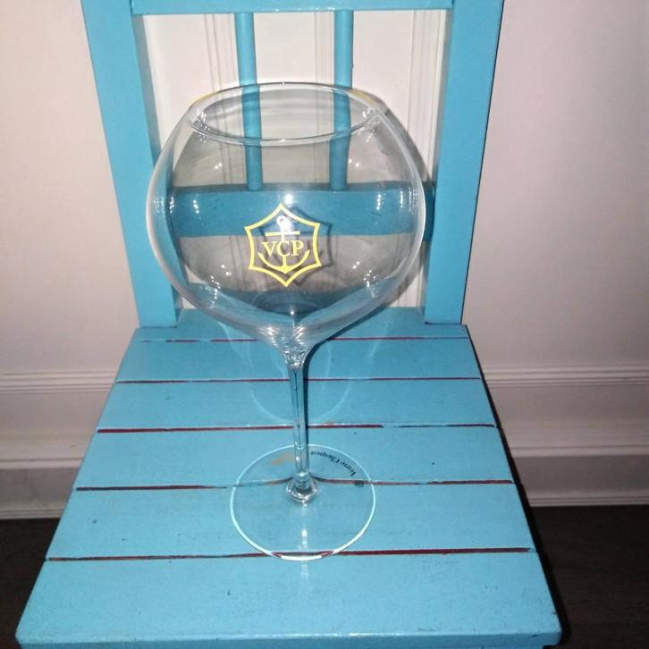 Veuve Clicquot mooi champagne glas, Huis en Inrichting, Keuken | Servies, Zo goed als nieuw, Glas of Glazen, Overige stijlen, Glas