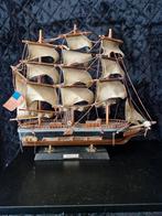 ZEER FRAAIE EN OUDE MODELBOOT CONSTITUTION ANO 1811, Hobby en Vrije tijd, Modelbouw | Boten en Schepen, Ophalen, Zo goed als nieuw