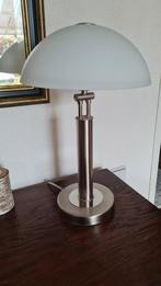 Moderne tafellamp met sensor, Ophalen