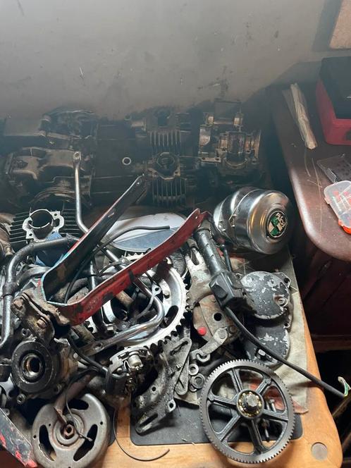 3 puch frame en heel veel onderdelen, Fietsen en Brommers, Brommeronderdelen | Puch, Zo goed als nieuw, Frame, Ophalen