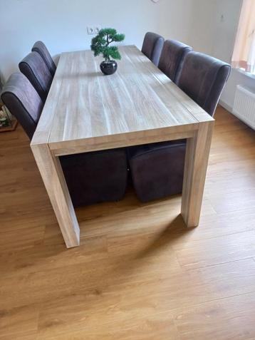 Eetkamertafel met 6 stoelen beschikbaar voor biedingen