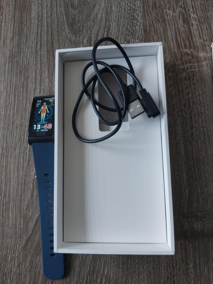 Zo goed als nieuwe donkerblauwe smartwatch (Hband), Sieraden, Tassen en Uiterlijk, Smartwatches, Zo goed als nieuw, Android, Blauw