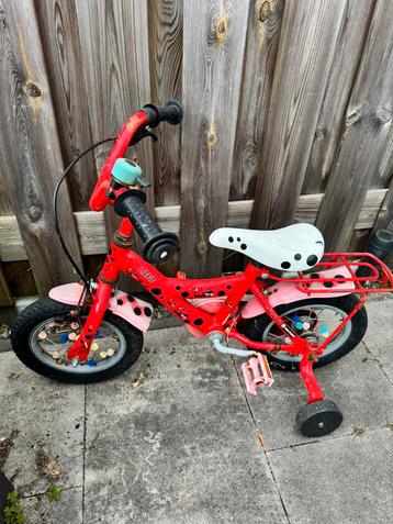 Leuke kinderfiets met zijwieltjes beschikbaar voor biedingen
