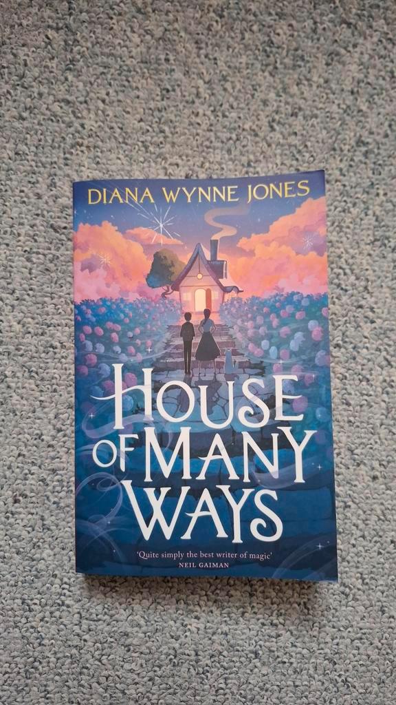 House of many ways - Diana Wynne Jones (EN), Boeken, Fantasy, Zo goed als nieuw, Ophalen of Verzenden