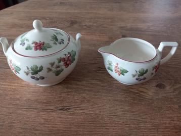 Wedgwood Provence melkkannetje en suikerpot inclusief deksel beschikbaar voor biedingen