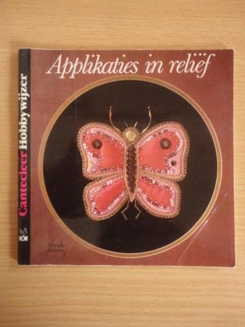 Te koop: Applikaties in rerliëf - Marijke Behrens beschikbaar voor biedingen