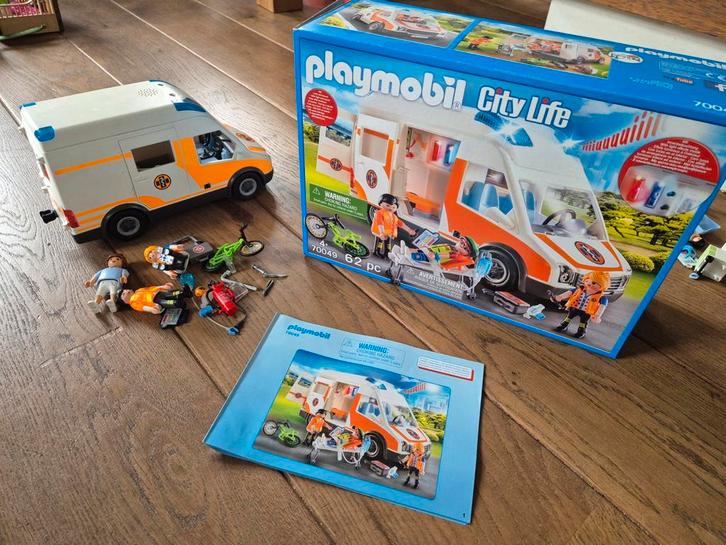 Playmobil City Life Ambulance 70049 incl doos en boekje, Kinderen en Baby's, Speelgoed | Playmobil, Gebruikt, Ophalen