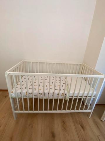 Baby bed and mattress ikea beschikbaar voor biedingen