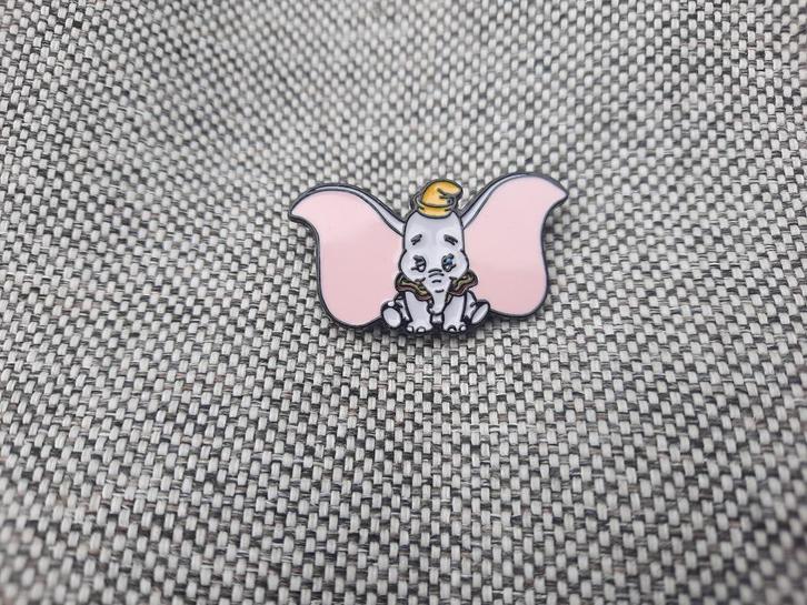 1 leuke pin van Dombo te koop, Verzamelen, Speldjes, Pins en Buttons, Nieuw, Speldje of Pin, Overige onderwerpen, Ophalen of Verzenden