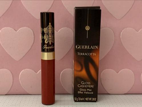 Guerlain terracotta gloss cashemere nr 03 rouge sultan rood, Sieraden, Tassen en Uiterlijk, Uiterlijk | Cosmetica en Make-up, Nieuw
