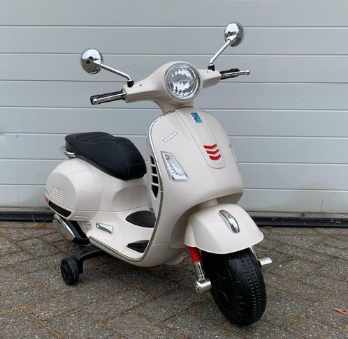 Vespa GTS Super 12v scooter wit Leer / MP3 / AUX verlichti, Kinderen en Baby's, Speelgoed | Buiten | Accuvoertuigen, Nieuw, Ophalen of Verzenden
