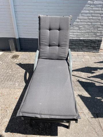 Le Sud lounge ligbed / ligstoel grijs met kussen beschikbaar voor biedingen
