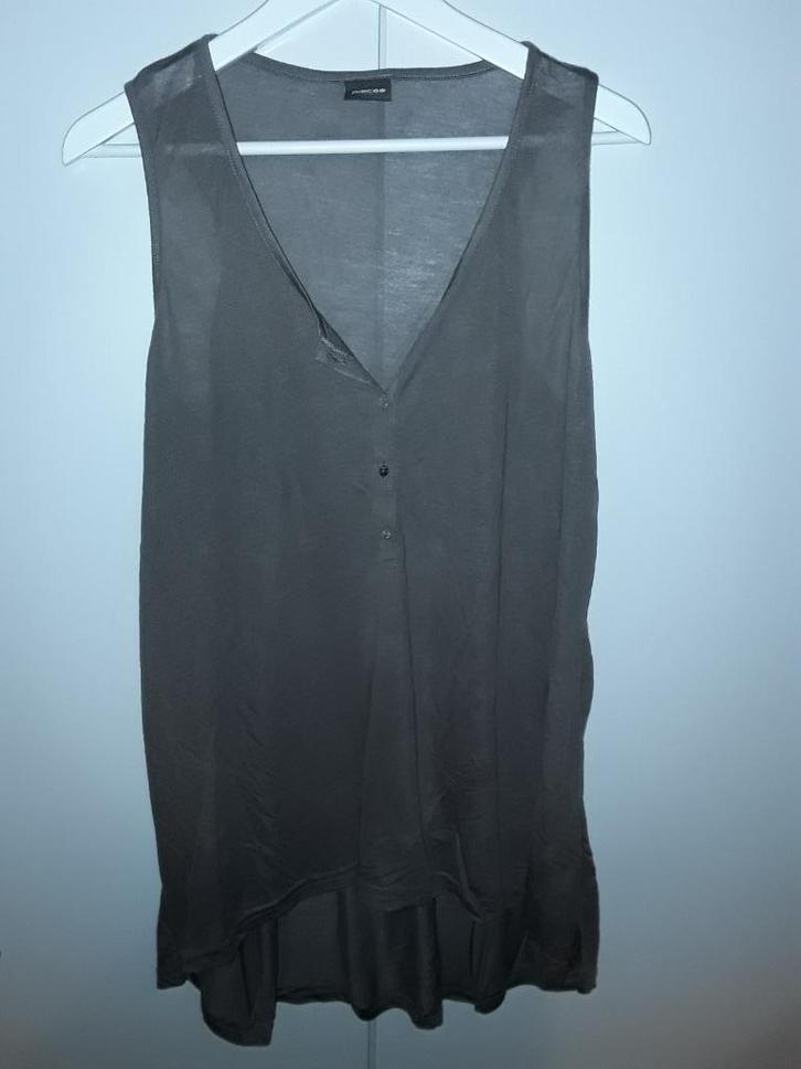 Pieces Beige/Grijze Top Met Knoopjes Maat L, Kleding | Dames, Tops, Nieuw, Maat 38/40 (M), Beige, Zonder mouw, Verzenden