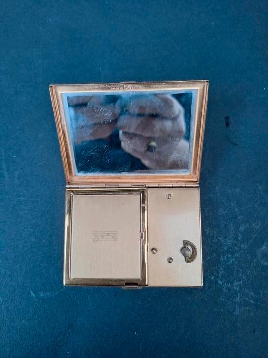 Poeder doosje met met speeldoos 1950-1960, Sieraden, Tassen en Uiterlijk, Uiterlijk | Cosmetica en Make-up, Zo goed als nieuw