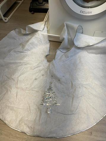 Kerstboom kleed beschikbaar voor biedingen
