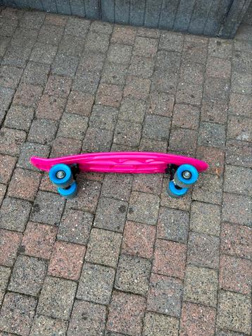 Roze Skateboard voor Kinderen beschikbaar voor biedingen