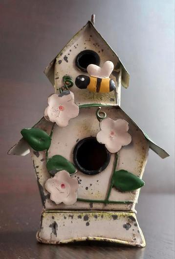 Vintage handgeschilderd vogelhuisje van metaal ca. 11x8 cm beschikbaar voor biedingen
