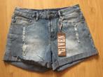 Nieuw, kort spijkerbroekje van given. Maat s, Kleding | Dames, Blauw, Nieuw, Ophalen of Verzenden, W28 - W29 (confectie 36)