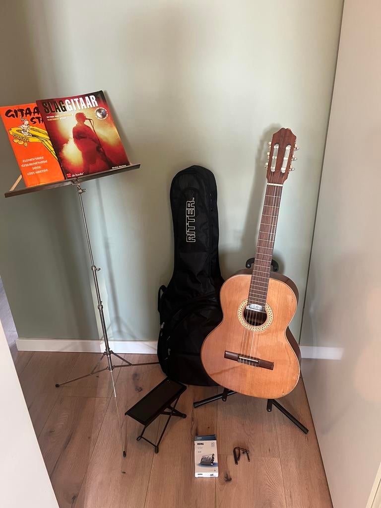 Complete Gitaarset - Juan Salvador Modelo 2C, Muziek en Instrumenten, Ophalen, Gebruikt, Klassieke of Spaanse gitaar, Met koffer
