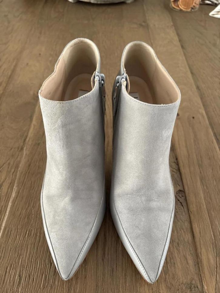 Schitterende LK Bennet enkellaarsjes/ als nieuw!, Kleding | Dames, Schoenen, Zo goed als nieuw, Pumps, Grijs, Ophalen of Verzenden