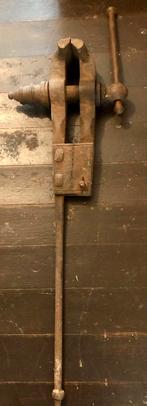 Grote zware antieke staartbankschroef, Ophalen of Verzenden