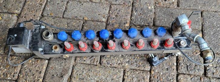 Vloerverwarmingsverdeler 8 groeps, Doe-het-zelf en Verbouw, Verwarming en Radiatoren, Gebruikt, Overige typen, 800 watt of meer
