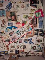 Grote Doos KILOWAAR WERELD RUIM 9 Kilo, Postzegels en Munten, Postzegels | Volle albums en Verzamelingen, Ophalen of Verzenden