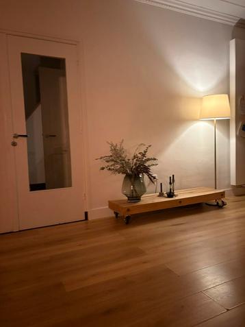 Eikenhouten side table beschikbaar voor biedingen