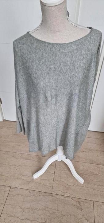 3)Te koop nieuw dun groen shirt 1 maat ongv.46/48 beschikbaar voor biedingen