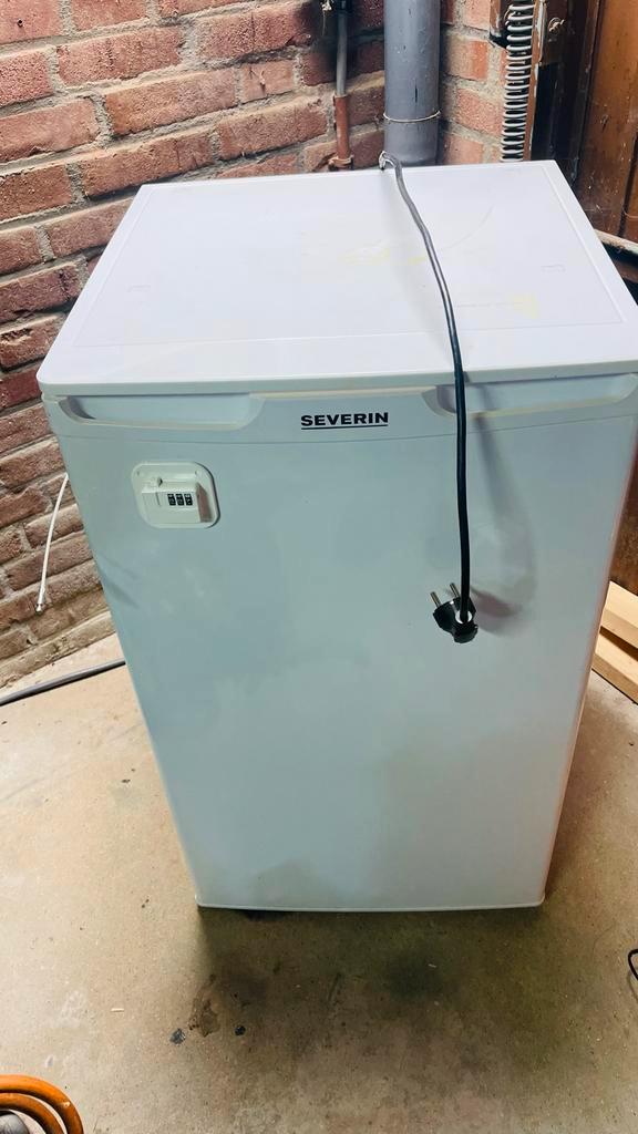 Severin Koelkast met Slot - Extra Koelkast, Witgoed en Apparatuur, Koelkasten en IJskasten, Gebruikt, Zonder vriesvak, Minder dan 75 liter