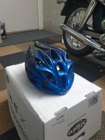 Met fietshelm maat m beschikbaar voor biedingen