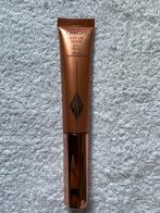 Charlotte Tilbury Glowgasm Beauty Light Wand Blush Peachgasm, Make-up, Zo goed als nieuw, Wangen, Verzenden