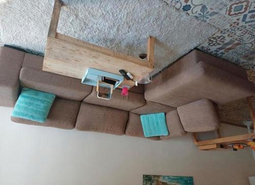 hoekbank bruin met chaise loungebank rechterzijde, Huis en Inrichting, Banken | Complete zithoeken, Gebruikt, Hout, Ophalen