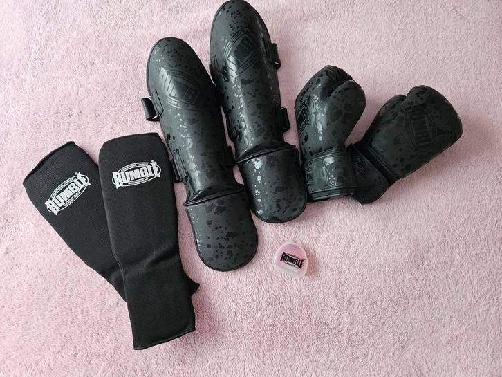 Rumble kickboks attributen, Sport en Fitness, Boksen, Zo goed als nieuw, Bokshandschoenen, Ophalen of Verzenden