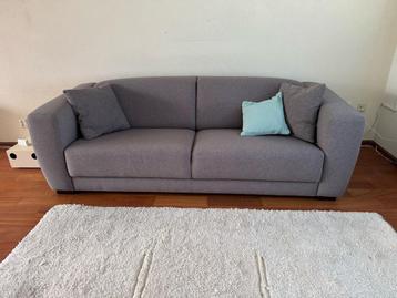 Nette 2/3 Zits bank met fauteuil. Grijs.  beschikbaar voor biedingen