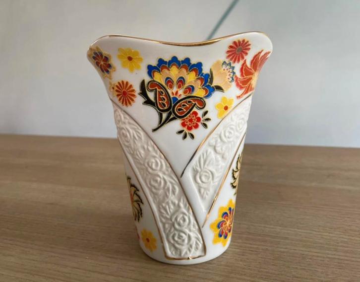 Prachtige vintage vaas van biscuitporselein, Antiek en Kunst, Antiek | Vazen, Ophalen of Verzenden