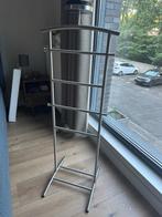 Clothes hanger, Ophalen, Zo goed als nieuw