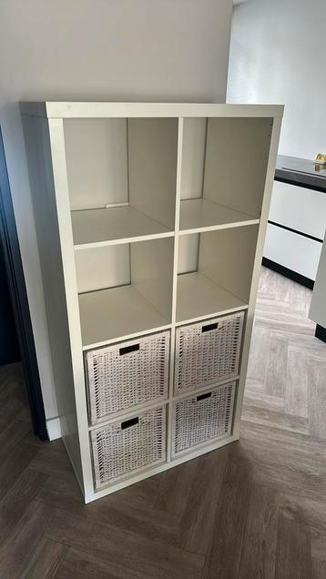IKEA KALLAX kast wit – met 4 opbergmanden beschikbaar voor biedingen