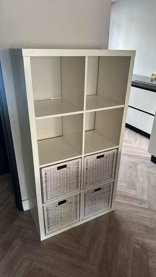 IKEA KALLAX kast wit – met 4 opbergmanden, Huis en Inrichting, Kasten | Wandmeubels, Zo goed als nieuw, Minder dan 150 cm, 25 tot 50 cm