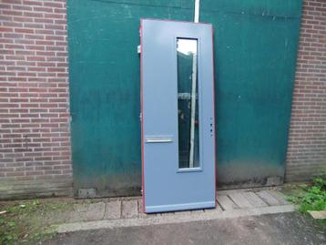 voordeuren nieuw incl glas en kader (nr15) beschikbaar voor biedingen