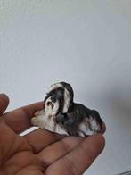 Langharig Shih Tzu hond van kunsthars zittend 7x4.5x4.5cm, Ophalen of Verzenden, Zo goed als nieuw, Dier