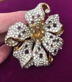 Grote sjieke Orchidee bloem kostuum broche vol steentjes, Overige materialen, Ophalen of Verzenden, Zo goed als nieuw, Overige kleuren