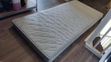 Eenpersoons matras beschikbaar voor biedingen