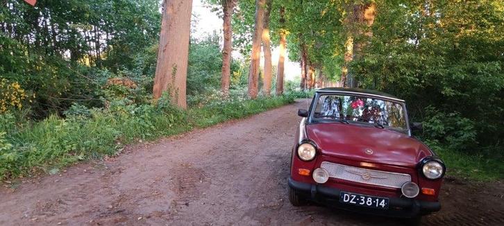 Trabant 1972 Rood, Auto's, Overige Auto's, Particulier, Bluetooth, Radio, USB, Benzine, Sedan, Handgeschakeld, Geïmporteerd, Rood