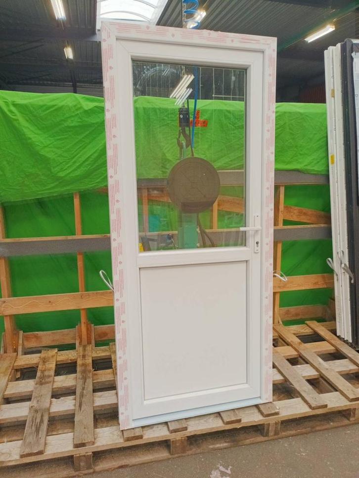 Kunststof Buitendeur 1/2glas  b90 x h204 cm Wit -2408-, Doe-het-zelf en Verbouw, Deuren en Horren, Zo goed als nieuw, Buitendeur